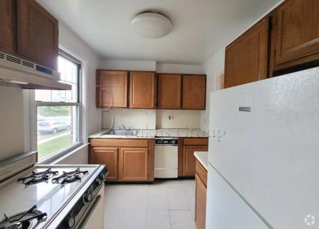 Building Photo - 1 bedroom in FLUSHING NY 11354 Unit 2D Rental