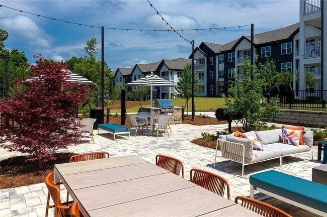 Photo - 5617 Oakley Industrial Blvd