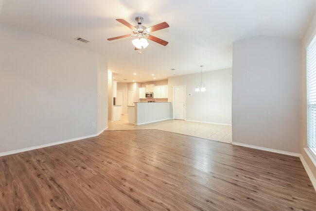 Photo - 1813 Cedar Wood Trail