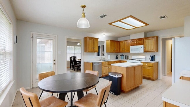 Photo - 701 Summerglen Dr Unidad ID1328081P