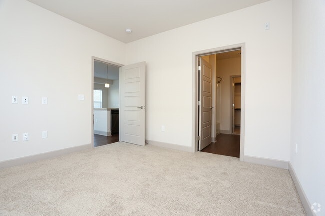 Upgraded Commodore Master Bedroom