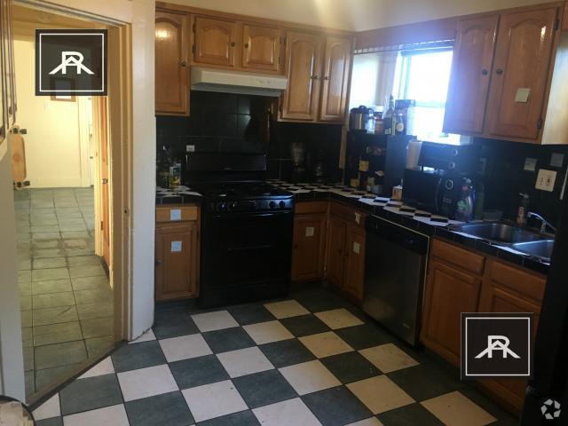 Building Photo - 6 bedroom in Allston MA 02134 Rental