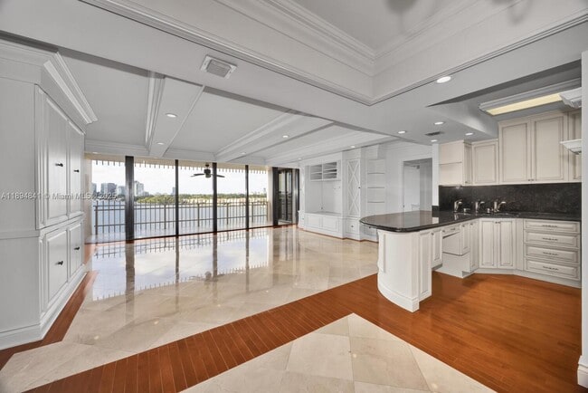 Photo - 1 Grove Isle Dr Unidad A804