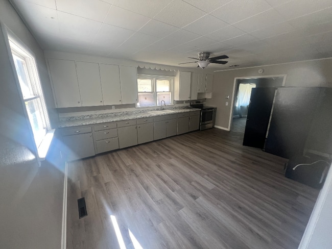 Photo - 1401 Chestnut Ave