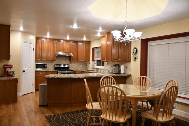 Photo - 6943 Hollow Ridge Rd