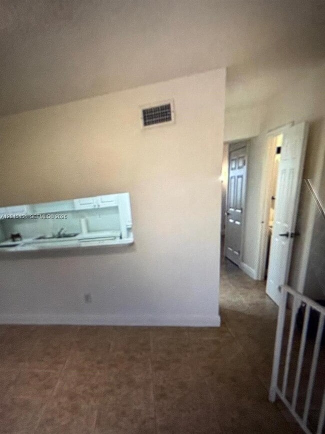 Photo - 984 W 40th St Unit 2