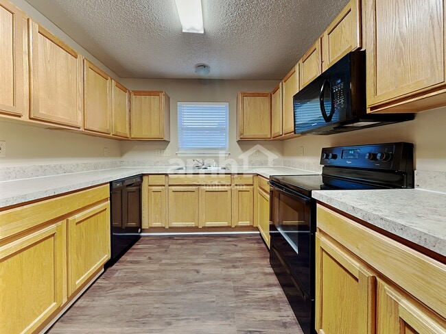 Photo - 1852 Willesdon Dr E