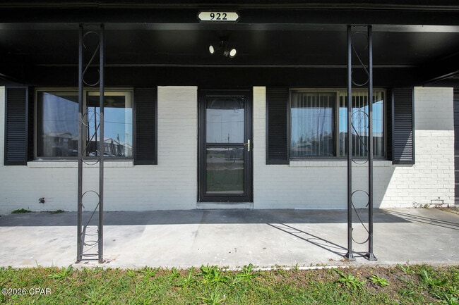 Photo - 922 Everitt Ave