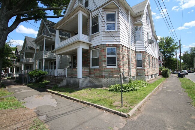 Photo - No DEPOSIT! Beautiful 2 bedroom Unidad 3rd Fl