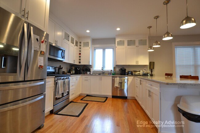 Building Photo - 136 Parsons St Rental