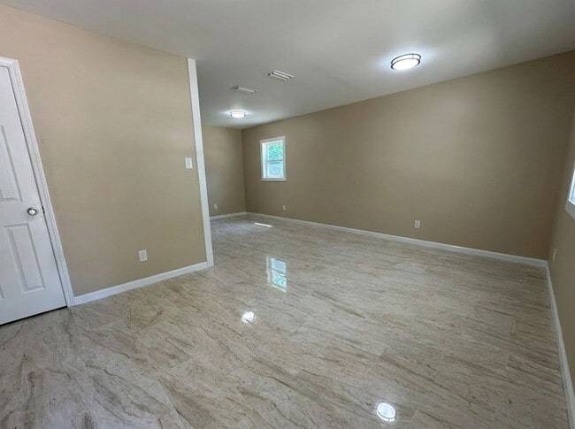 Photo - 1255 Amelia Ave