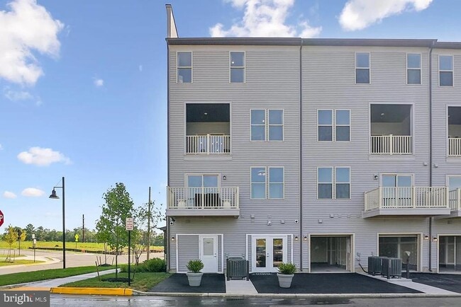 Building Photo - 8638 Lovelace St