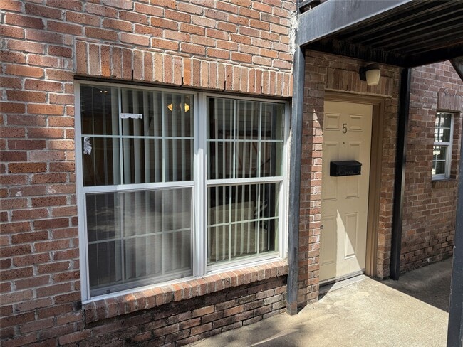 Building Photo - 4719 Clay St Unit 5 Rental