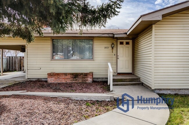 Photo - Nice home located off of Cleveland Blvd. near downtown Caldwell