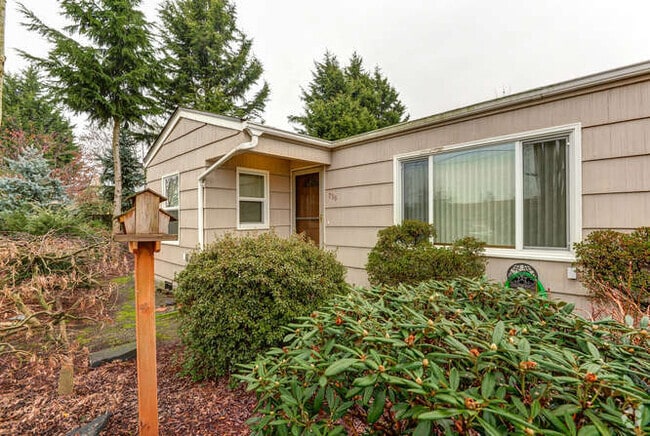 Building Photo - 736 3rd Ave N Rental