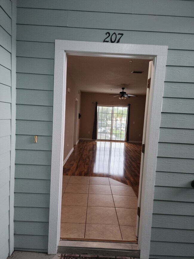 8218 Green Parrot Rd Unit 207