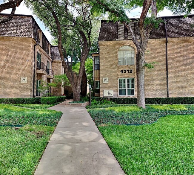 Captivating Condo in the Royale Orleans Ea... - Captivating Condo in the Royale Orleans Ea...