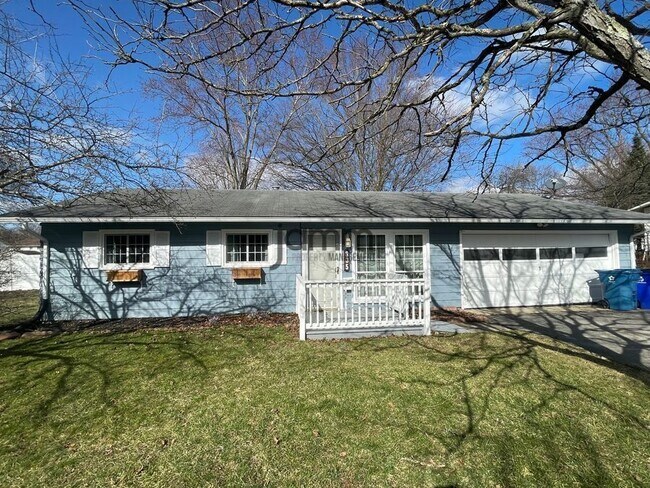 Photo - 635 Yacavona St