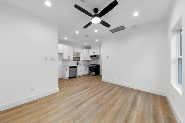 Photo - 2801 Nettleton St