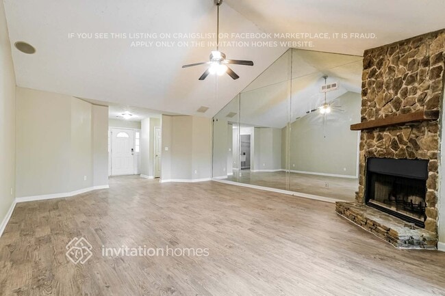 Photo - 1570 Canberra Dr