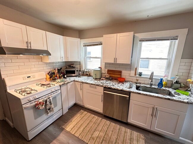 Building Photo - 78 Fellsway W Unit R1