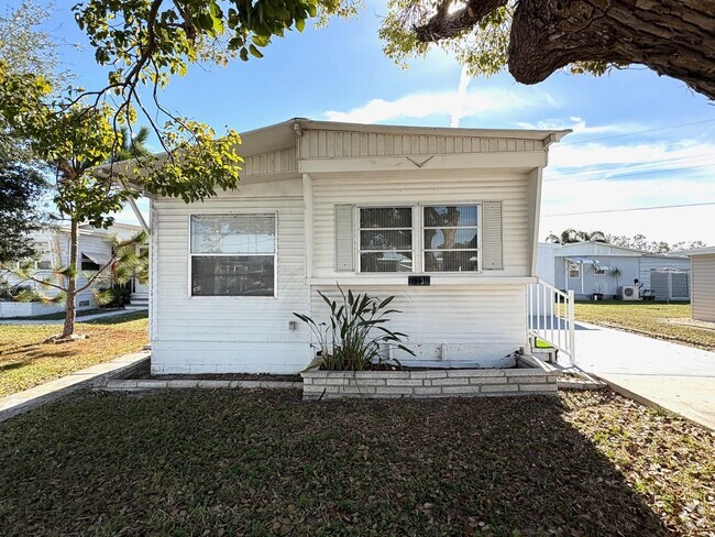 Building Photo - Updated 2Bed/1Bath Mobile Home for Rent! S...