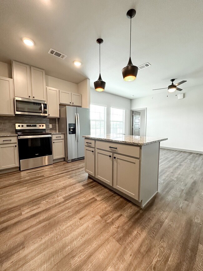 Photo - 3635 Marine Creek Pkwy Unidad 619