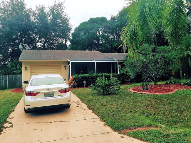 Building Photo - 2BR/2Bath Single Family 1 Car Garage South Venice Home!