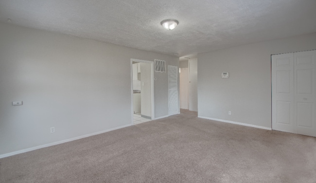 Photo - 5147 E 10th Ave