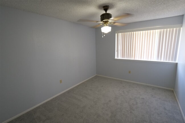 Building Photo - 19403 Long Lake Dr