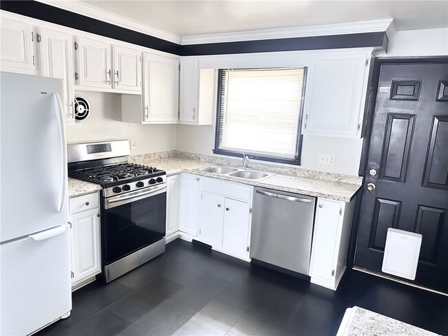 Photo - 115 Burben Way