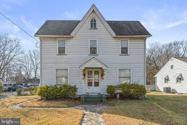 Building Photo - 923 N Main St