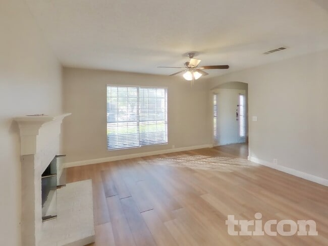 Photo - 1204 Shakleford Cir