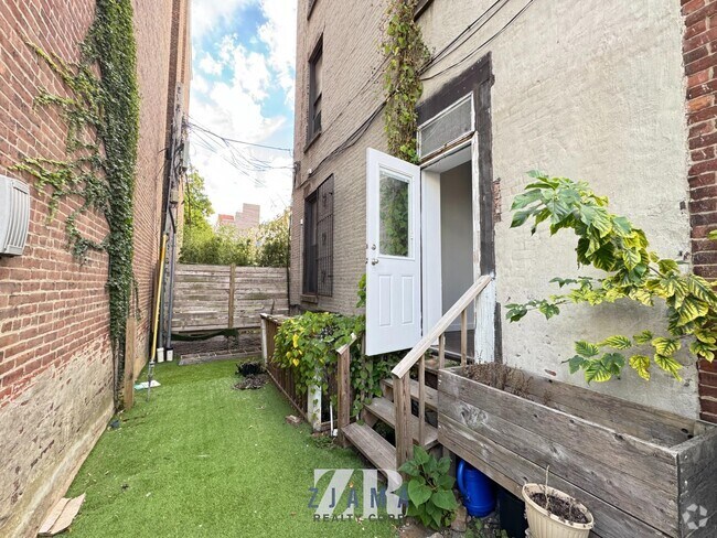 Building Photo - 68 Putnam Ave Unit 1 Rental
