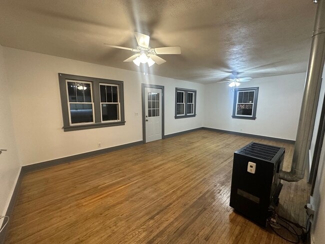 Photo - 1bedroom, 1.5 bathrooms, Pet Friendly!