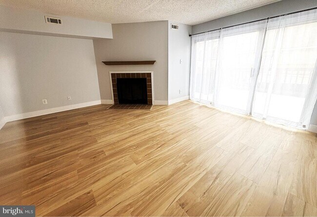 Photo - 306 Paddock Dr