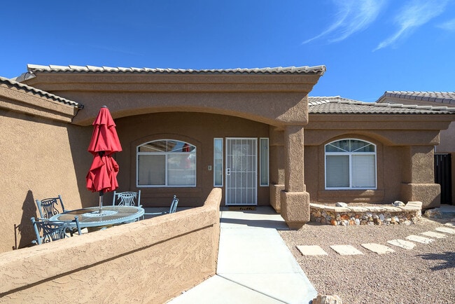 2121 Desert Lakes Dr