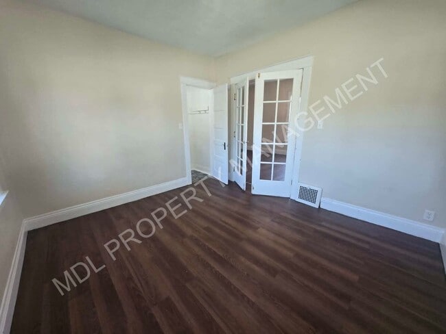 Photo - 2120 Stark St Unit 1