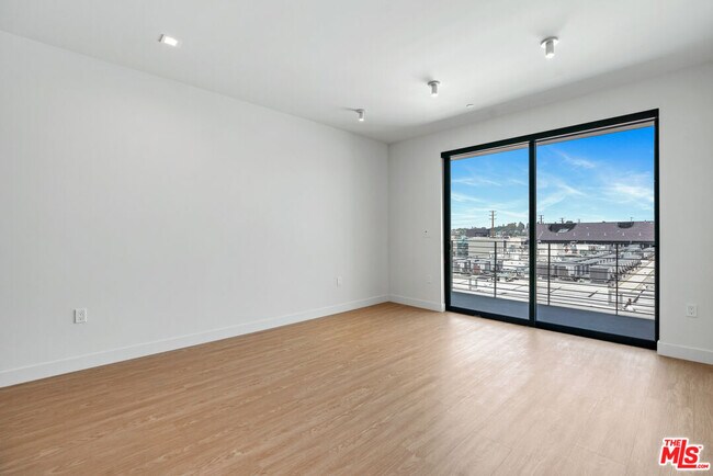 Photo - 3688 Overland Ave Unidad PH21