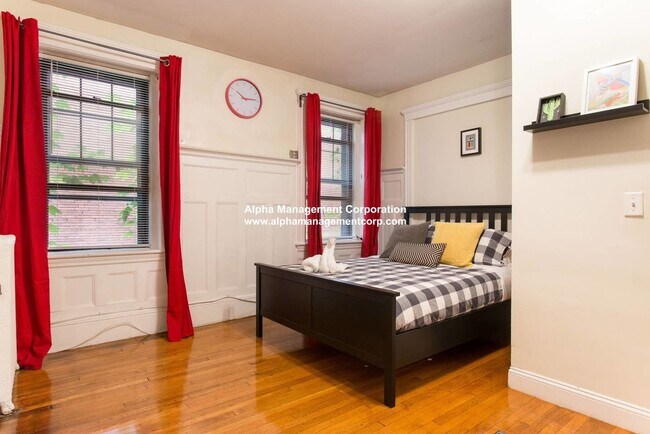 Photo - Amazing Coolidge Corner Apt right by T, Shopping, Nightlife and Restaurants.  Quick commute to BU!