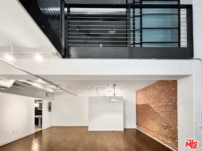 Photo - 510 S Hewitt St Unit 102