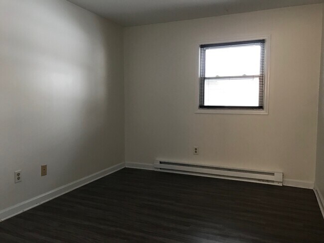 Bedroom - 231 Lime Ridge Rd Unit 4