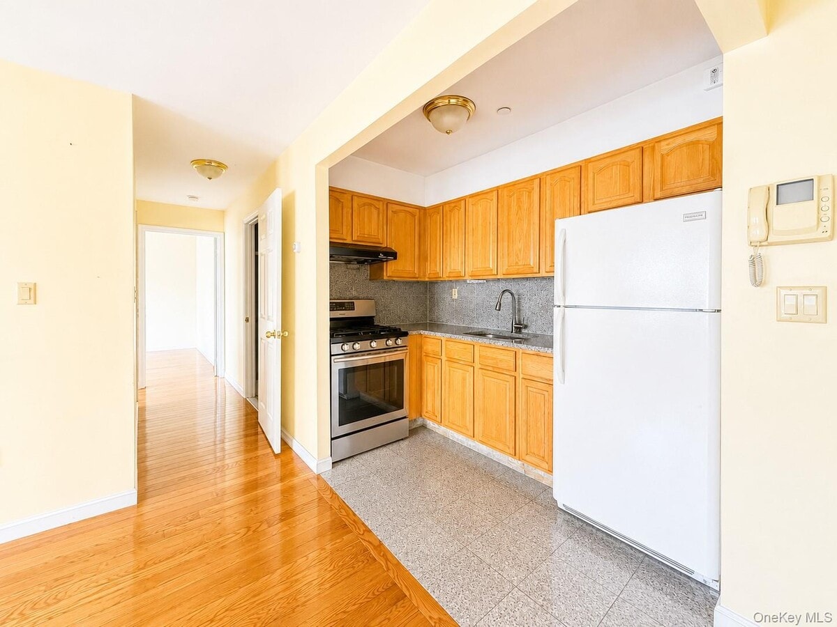 Photo - 35-06 Leavitt St Unit 7B