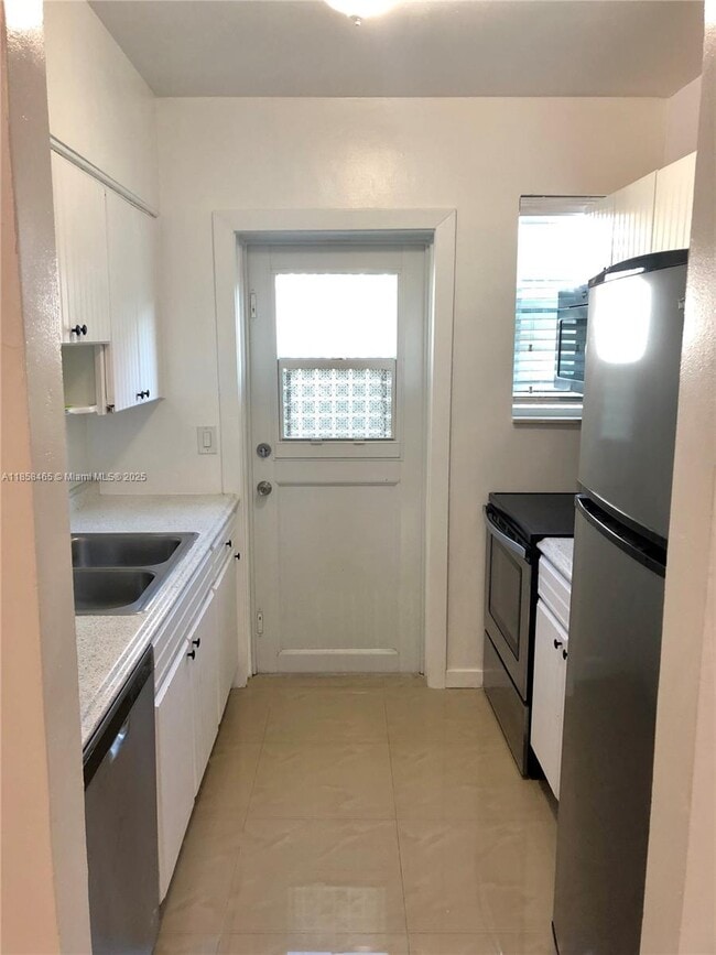 Building Photo - 8227 Crespi Blvd Unit 3 Rental