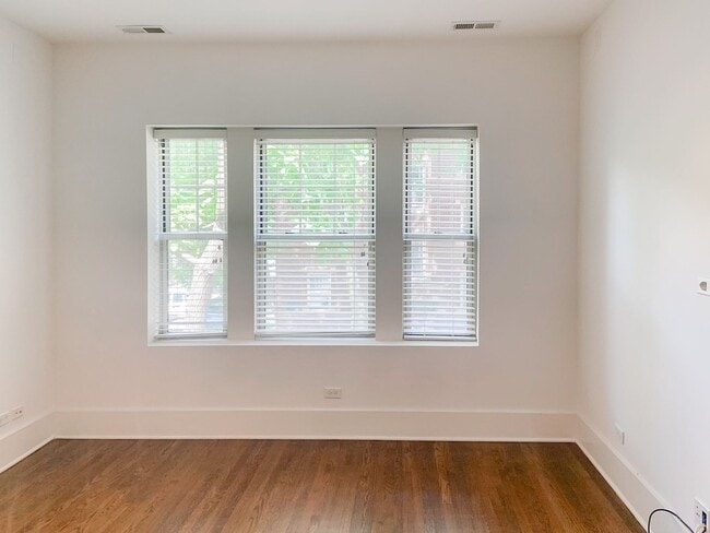 Photo - 3455 N Wolcott Ave Unit 3451-2