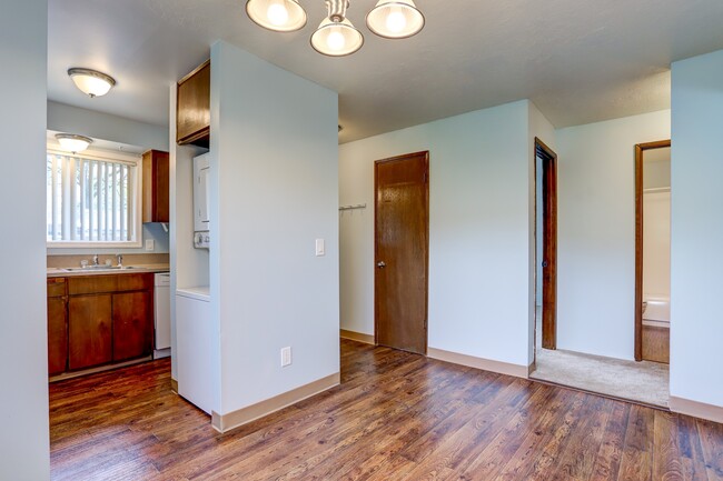 Photo - Amber Lantern Apartments