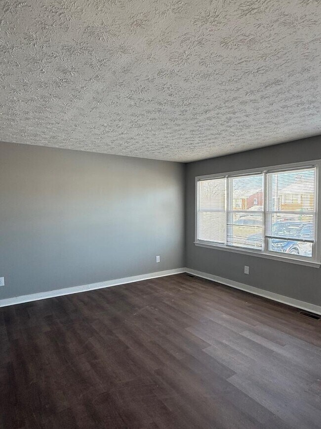 Photo - 3678 Niagara Dr