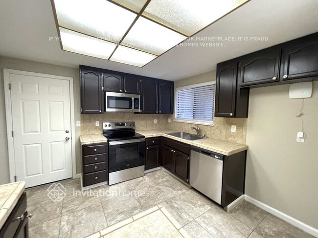 983 Daniel St
