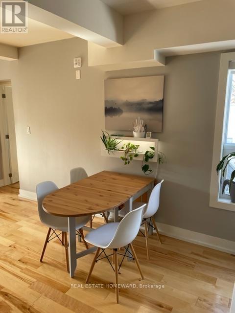 Photo - 2174 Queen St E