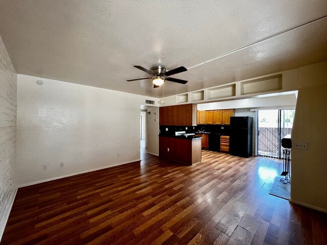 Building Photo - Charming 2 Bedroom Townhome with Private 2...